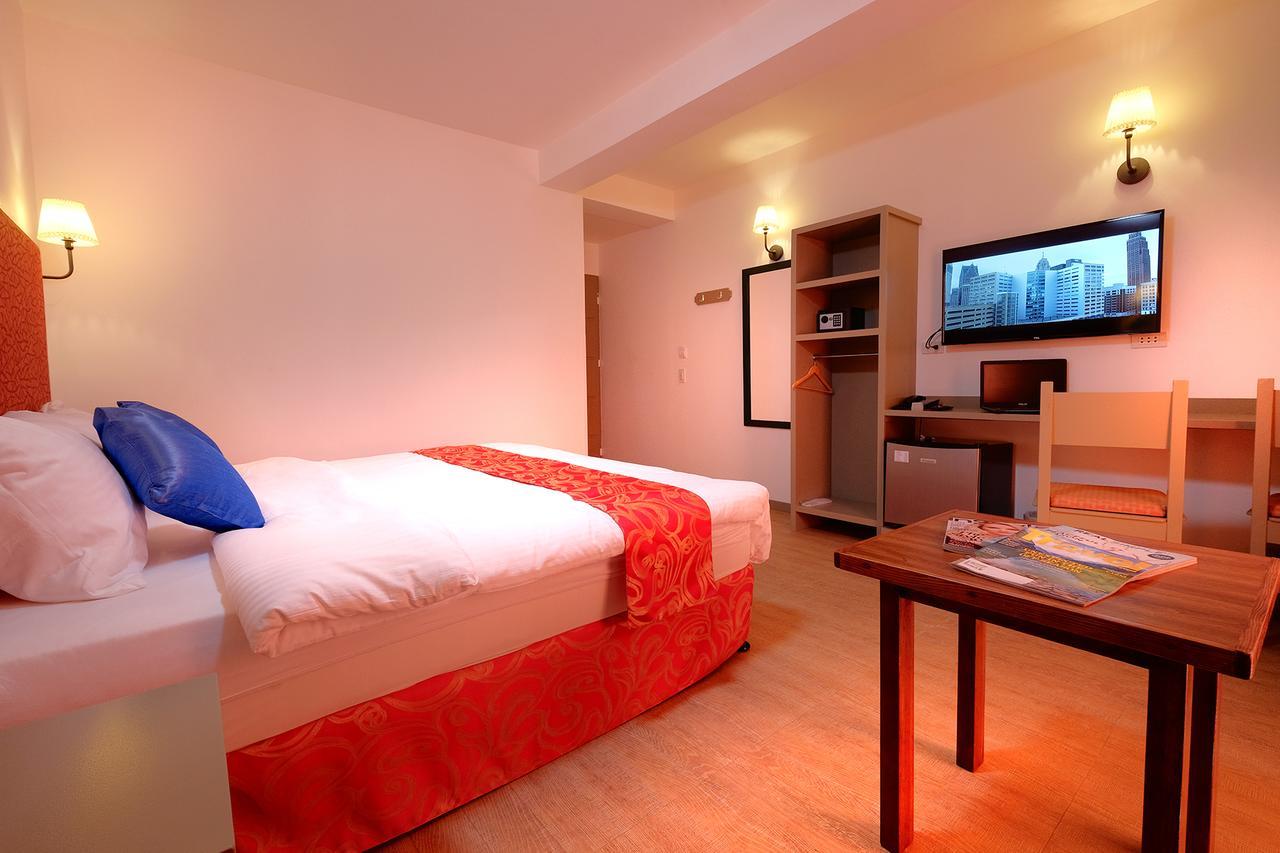 Frankfurter Deluxe Inn Cebu ภายนอก รูปภาพ